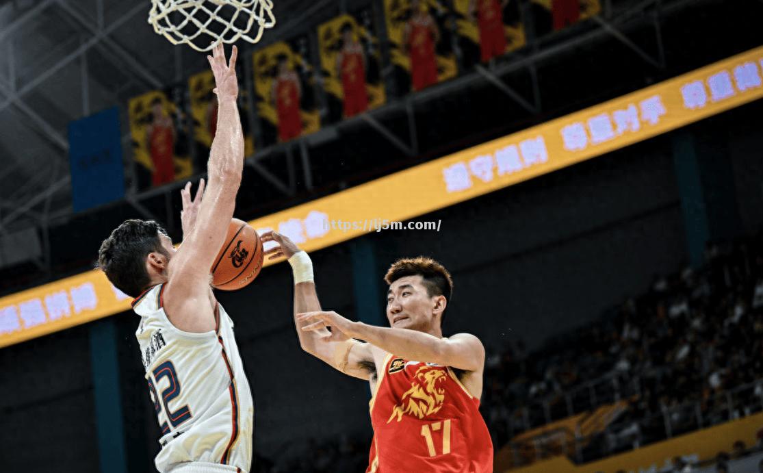 CBA新赛季开幕倒计时，球员合练备战气势如虹